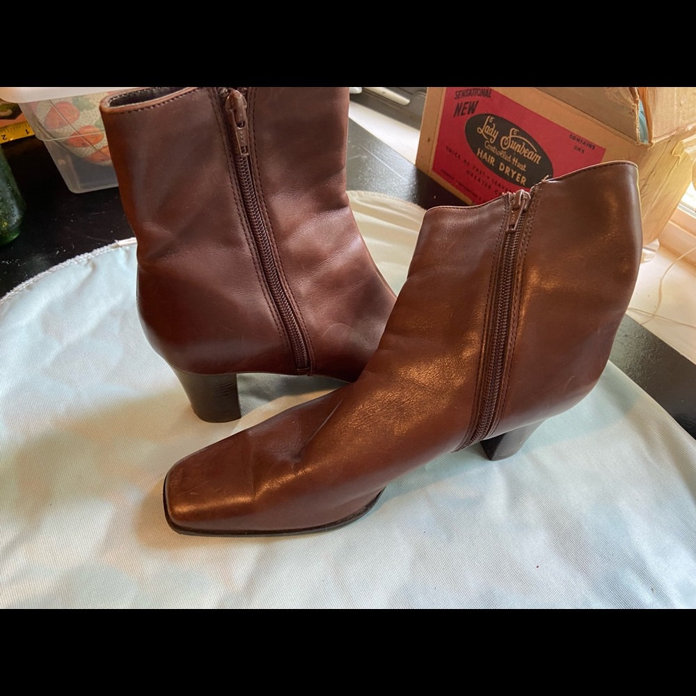 a.n.a. Brown boots